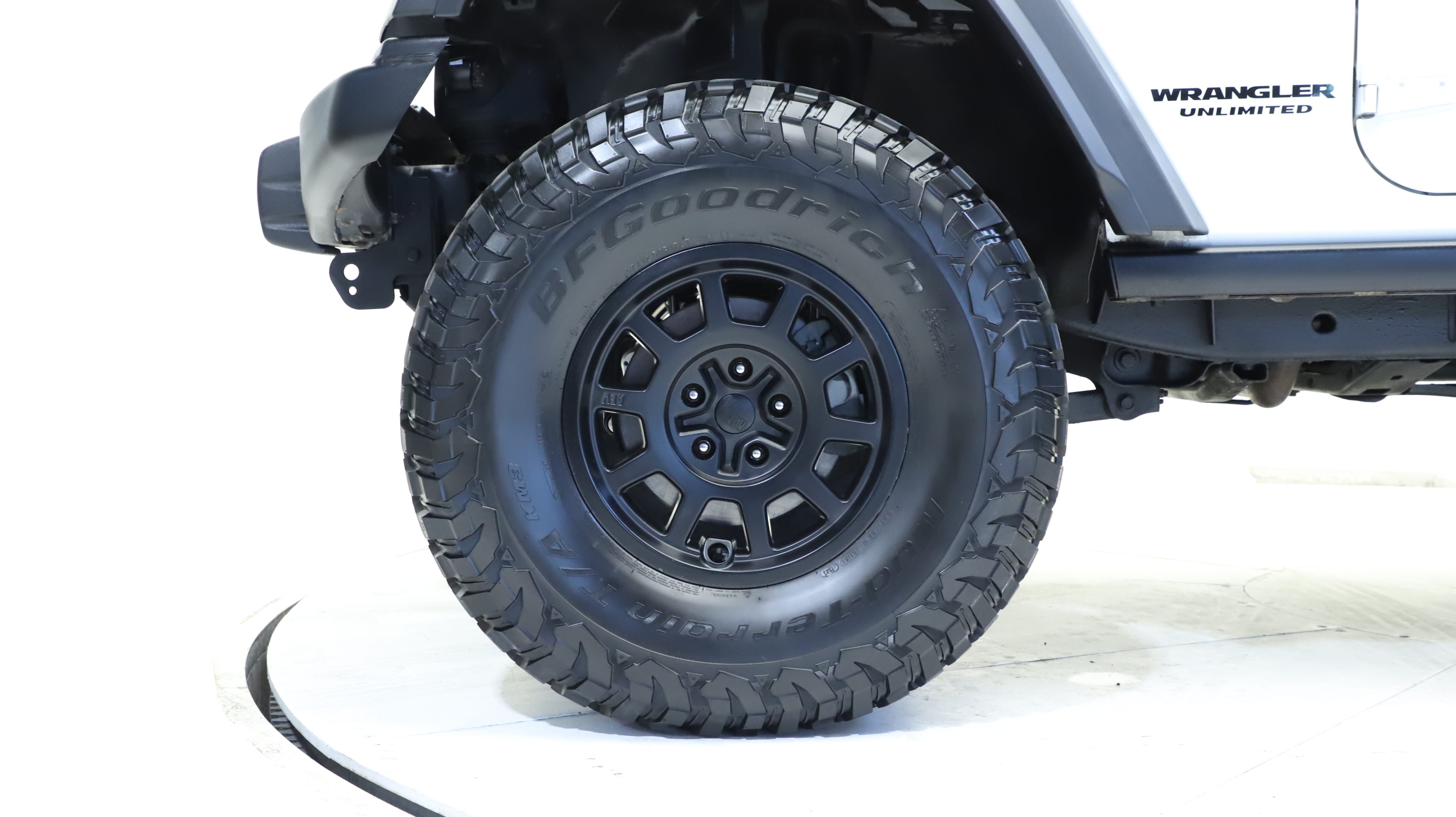Zwei Tür Jeep Wrangler Rubicon hob mit übergroßen Reifen für Trail